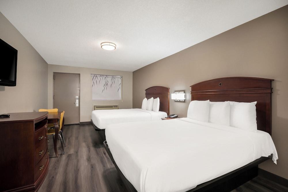 Red Carpet Inn Edison