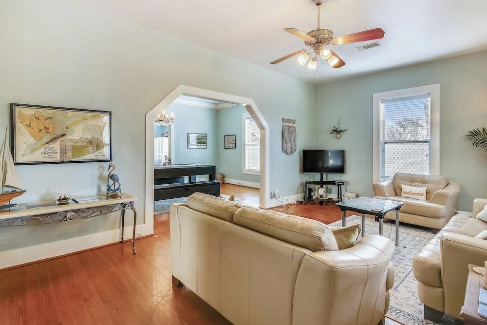 A Bended Oak Bungalow by Ryson Vacation Rentals