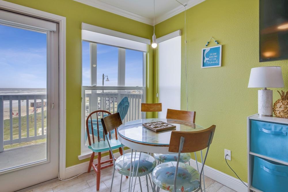 Pineapple Paradise by Ryson Vacation Rentals