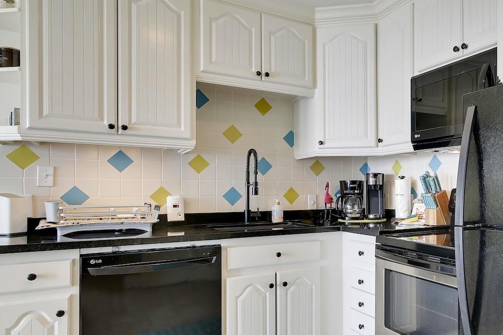 Pineapple Paradise by Ryson Vacation Rentals