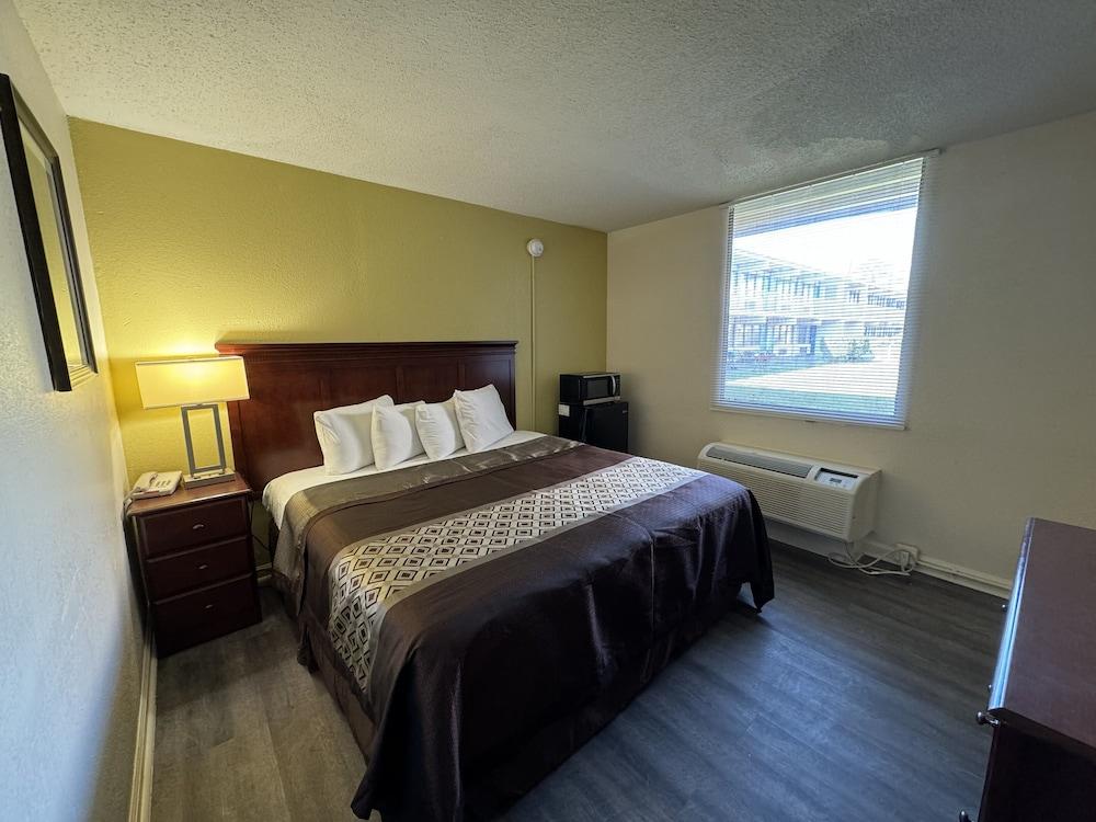 James River Inn & Suites