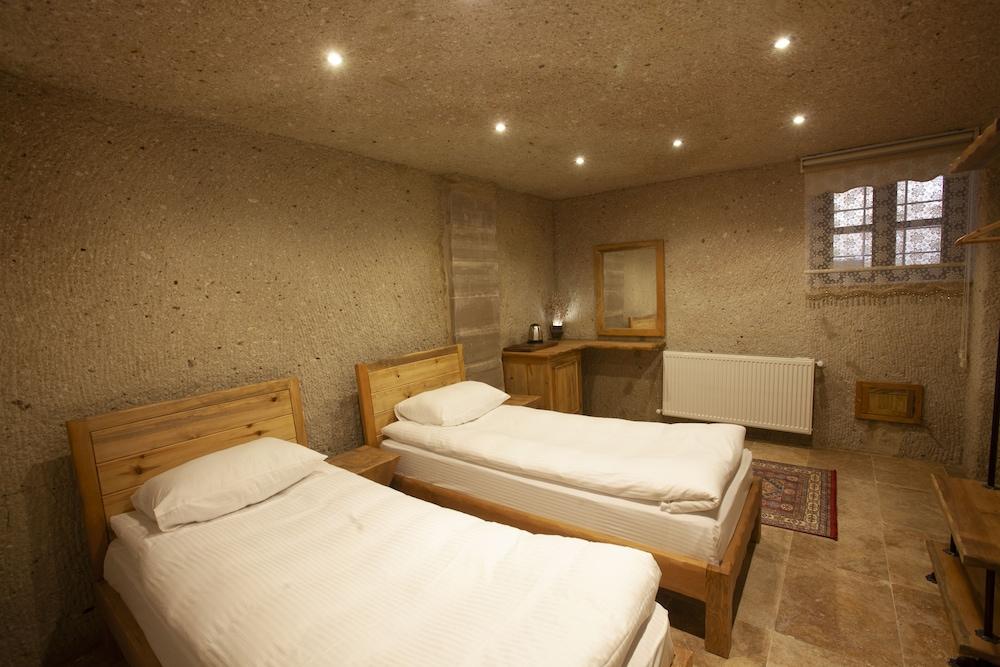 Narcissos Cave Hotel