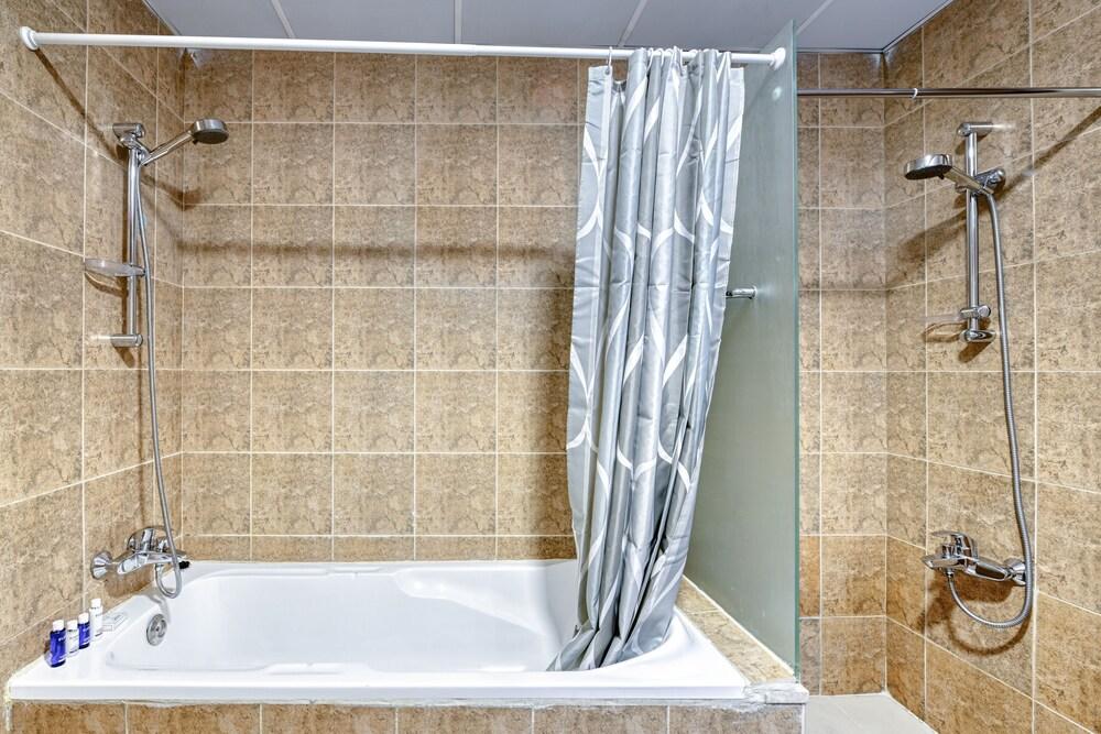 Maison Privee - Hamilton Residency