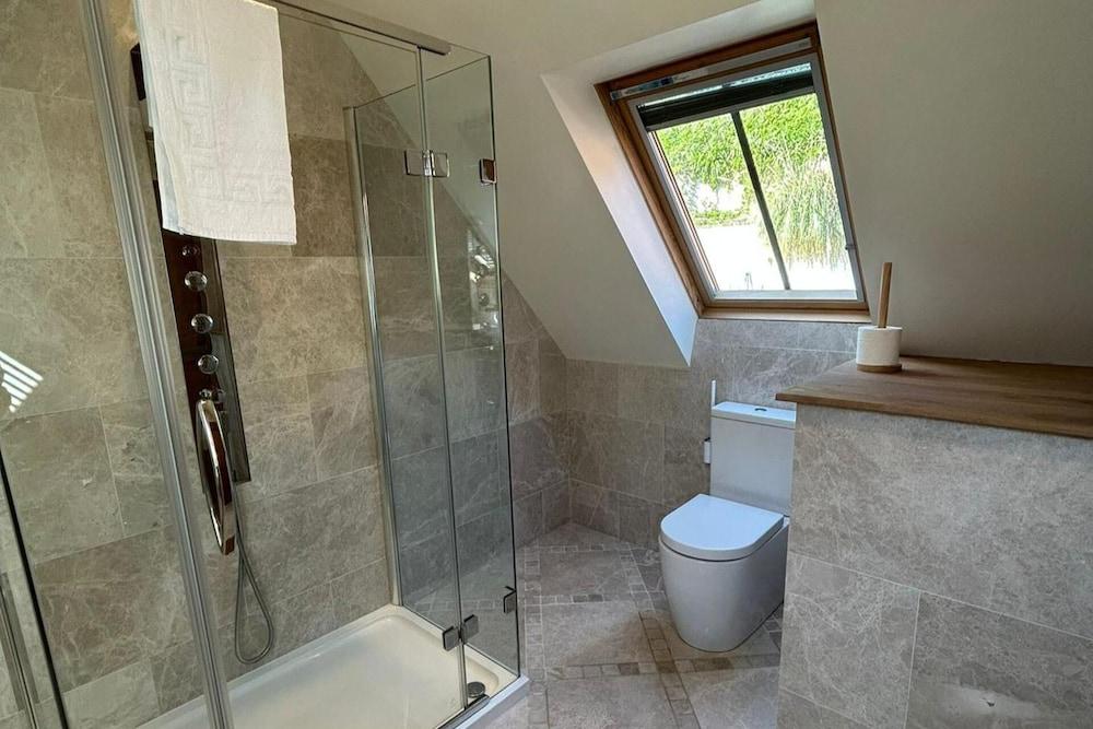 Charming En-suite Bedroom With Patio in St Aubin