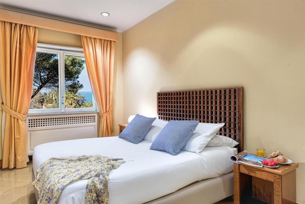 El Royale Suites Sorrento - Gold