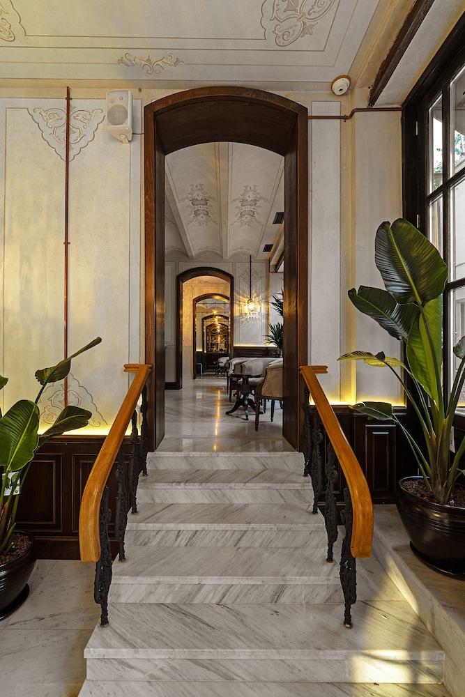 Meroddi Barnathan Hotel