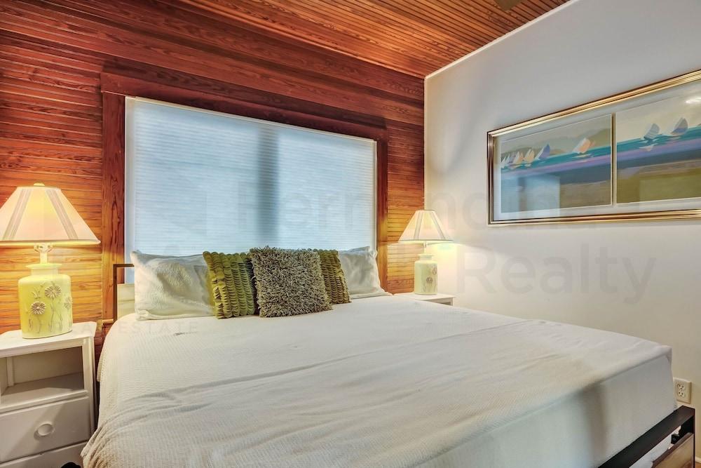 Dog Friendly Beachfront Condo, Direct Access to Beach by RedAwning