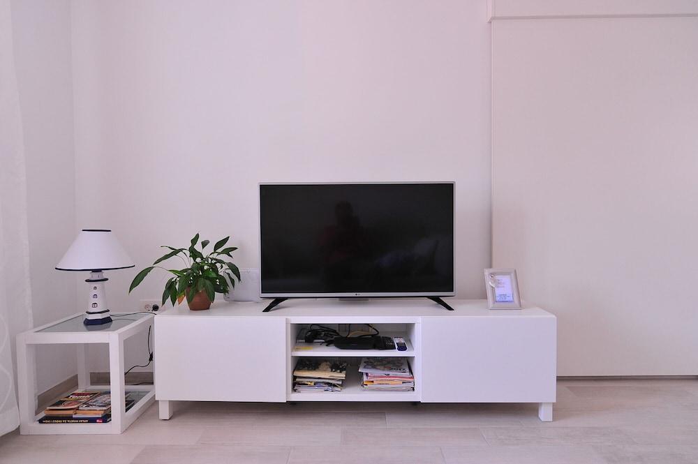 A2 - Luxury apt in Center, Just 5min From Beach