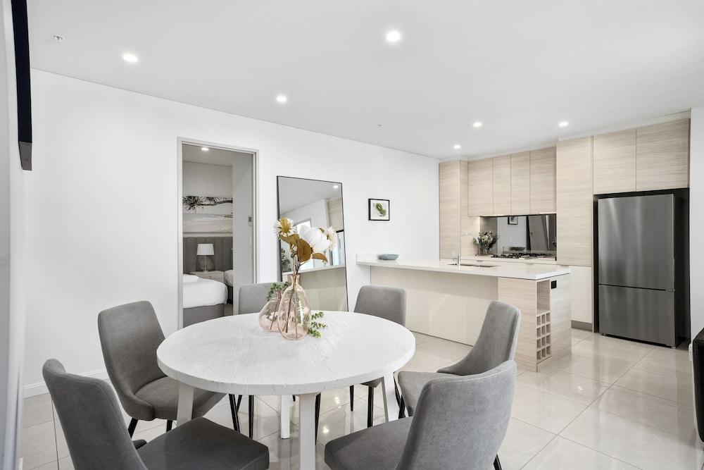 Ocean Surfers Paradise - GCLR