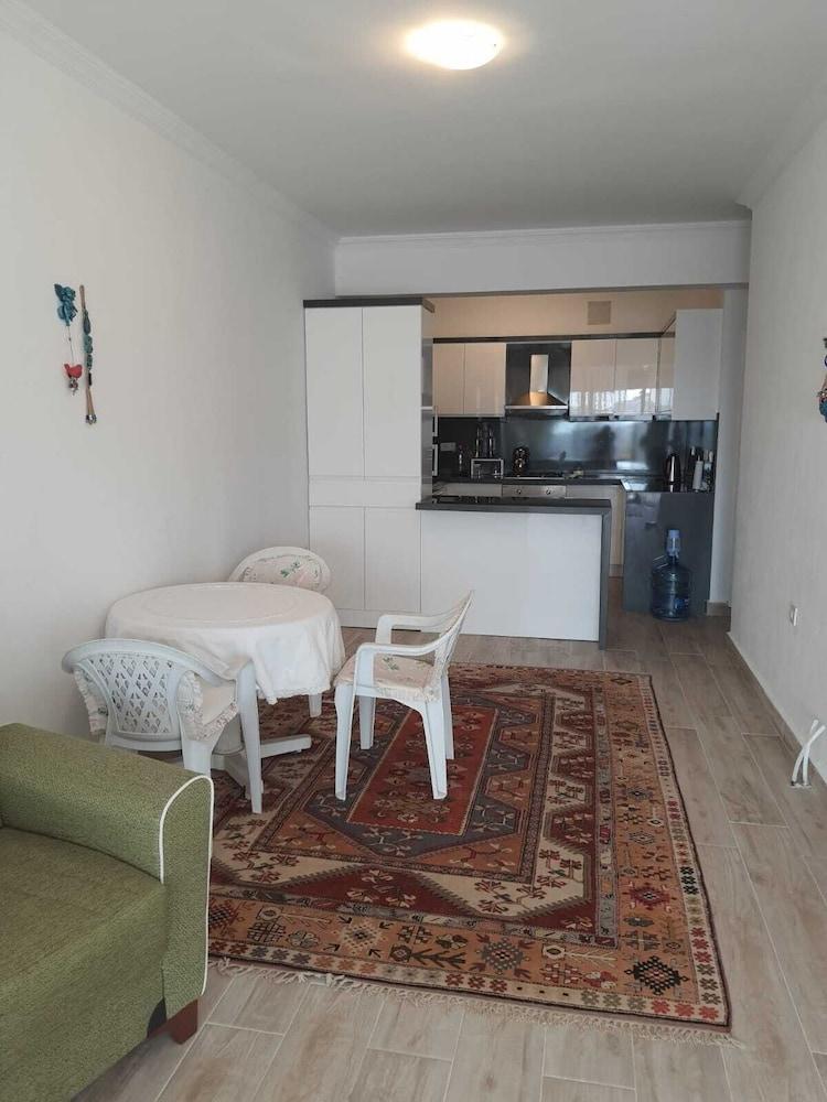 Sunset Dreamers, Captivating 1-bed Apartment