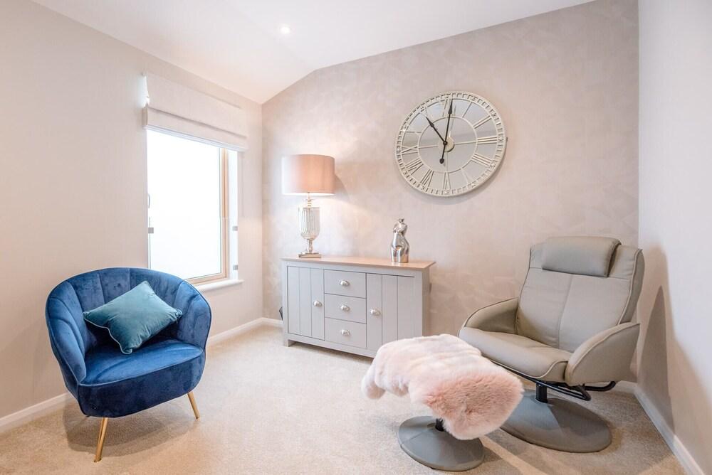 Woodbridge Penthouse