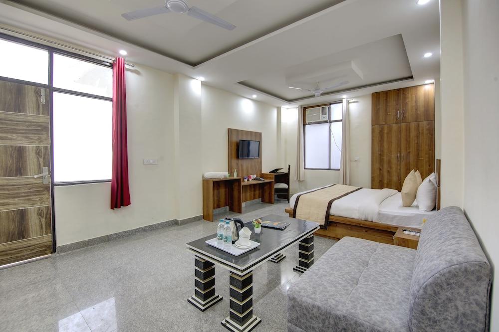 Hotel Premier Noida 135