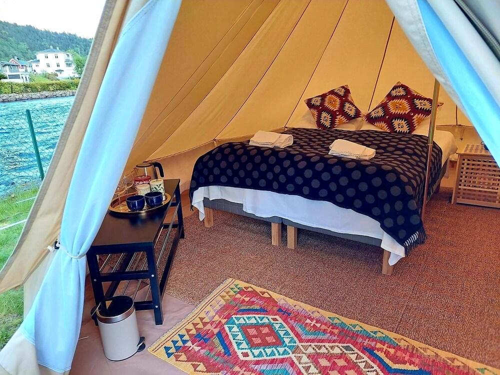 Eidfjord Riverside Apartments & Glamping