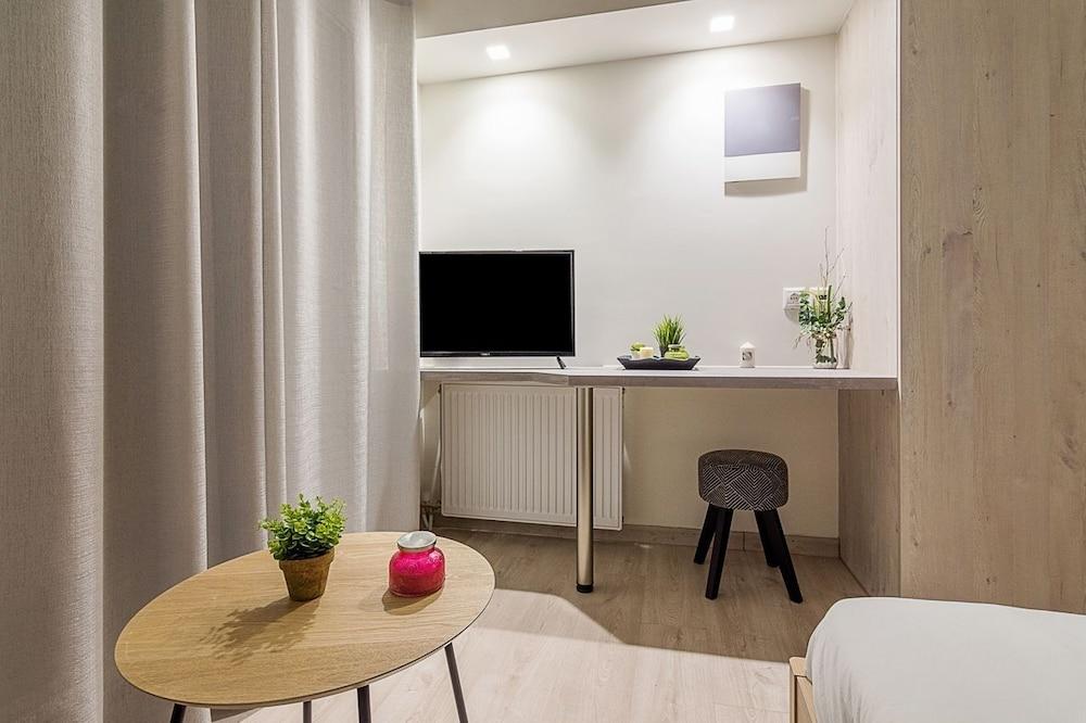 Modern Athens Studio by Cloudkeys