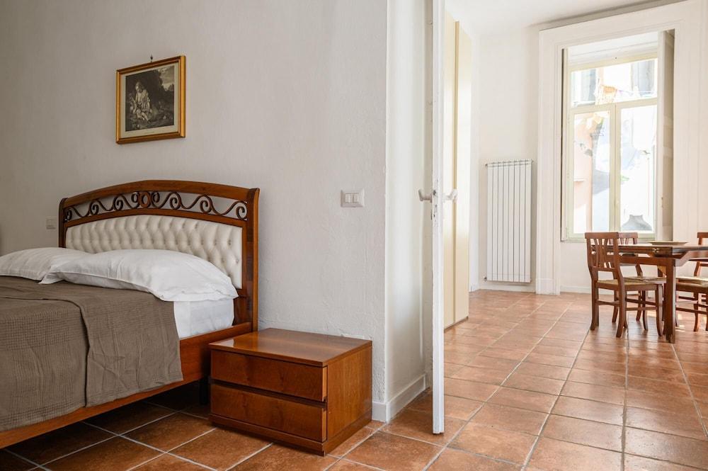 Piazza Portanova 11 - Appartamento Grande