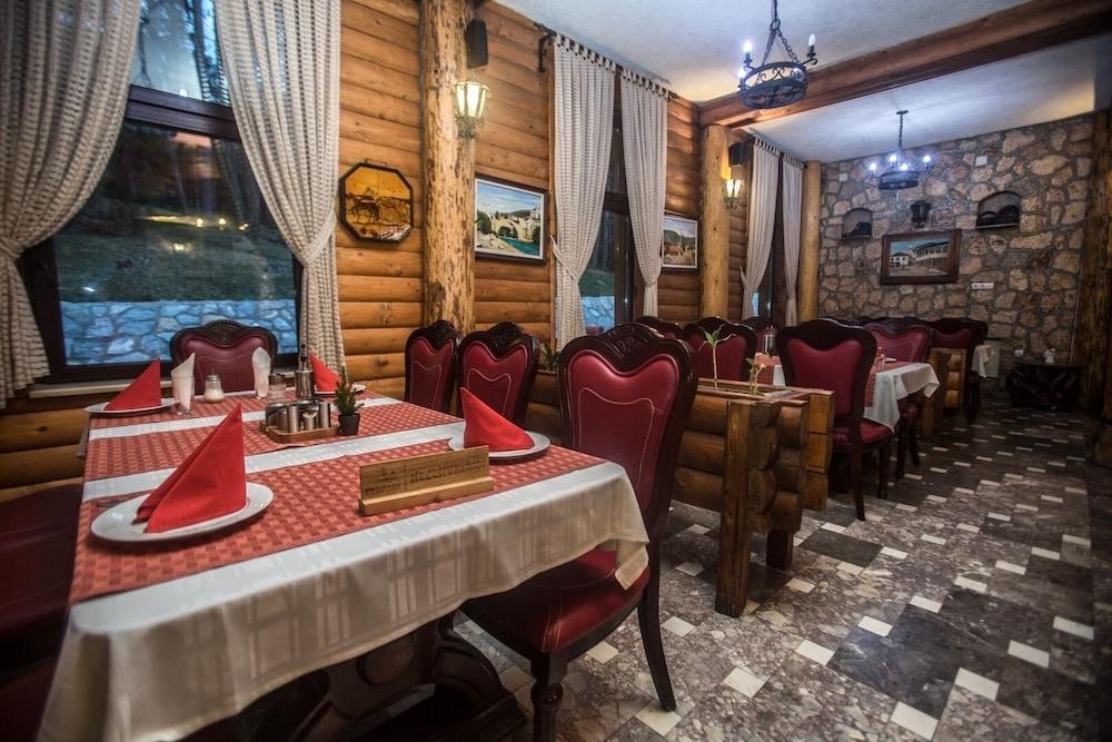 Hotel Borovi Sjenica