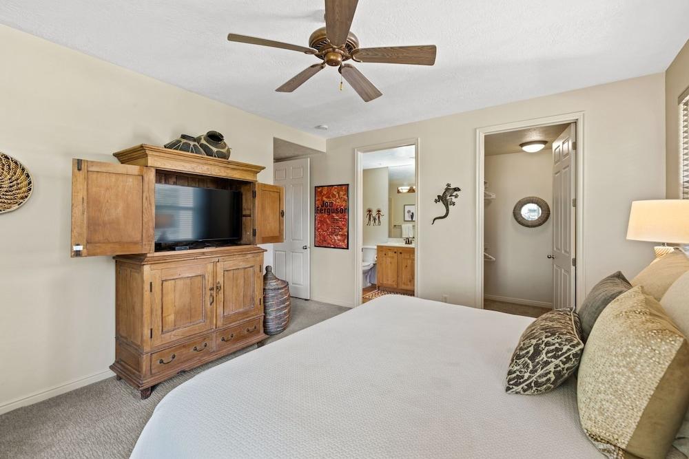 Sunny Palms #1908 by RedAwning