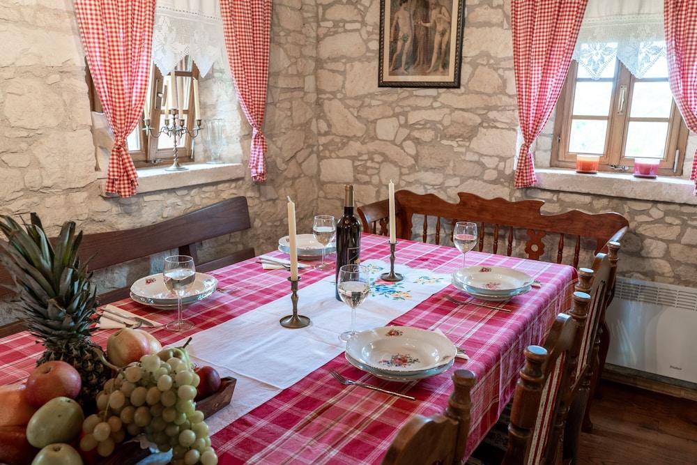 Traditional House Golubić With Sauna