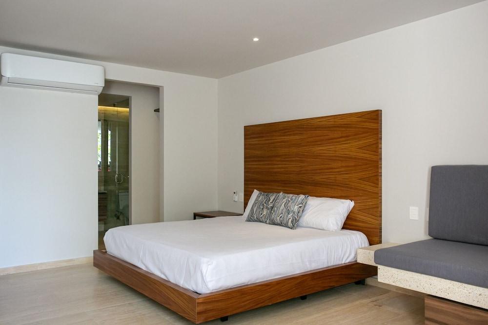 Kaab by the Beach. Condo with roofpool