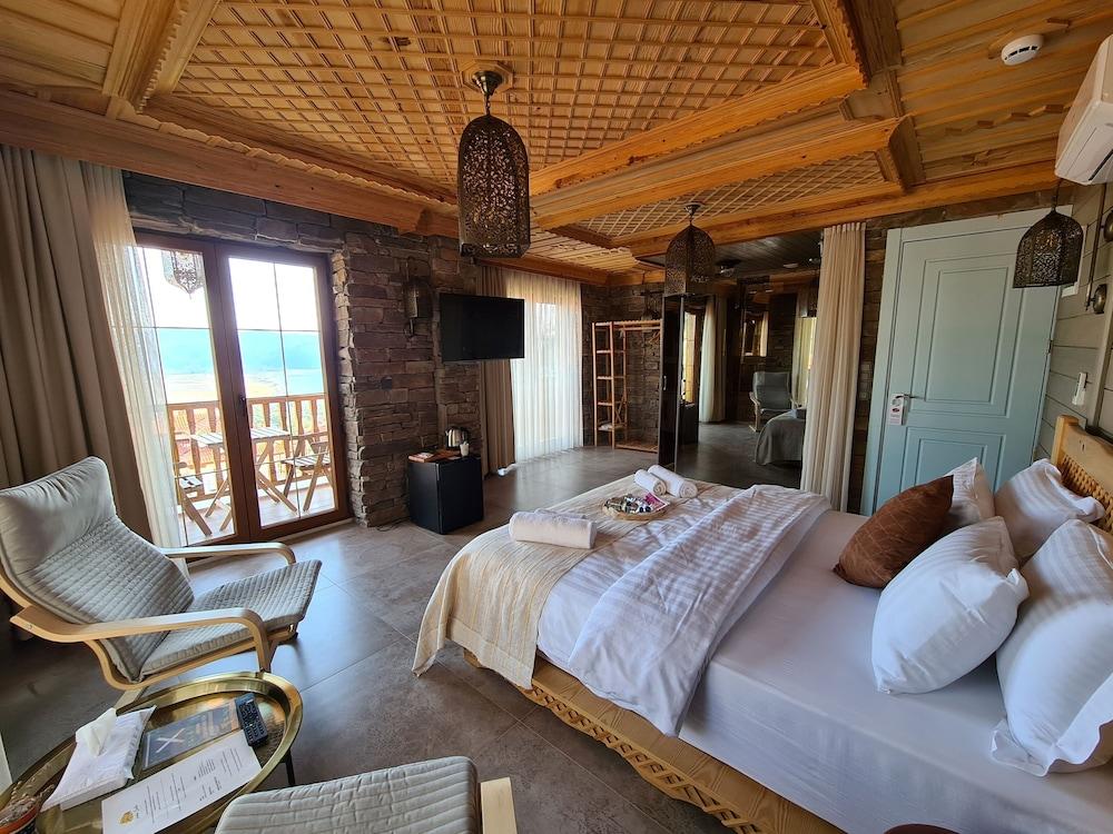 Amber Suites Akyaka +6