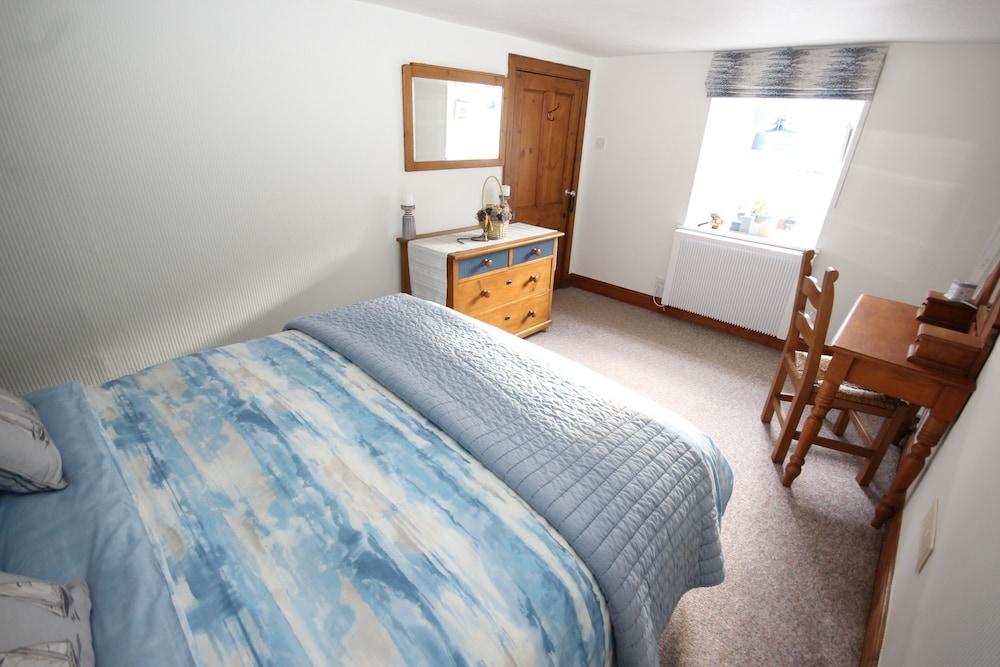 Zen Cottage, Cullen - Sleeps 4, Garden & Pets Ok
