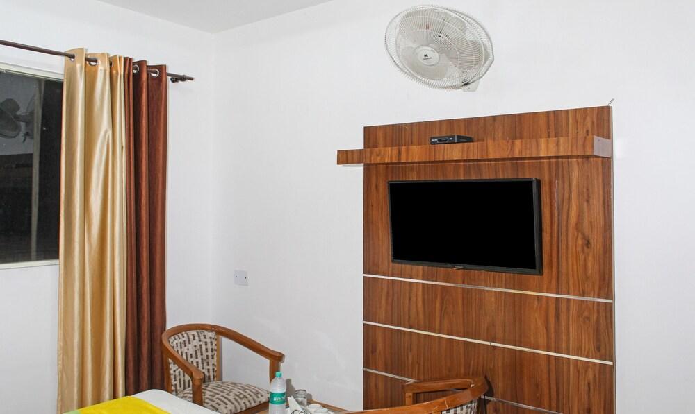 Itsy By Treebo - Fusion