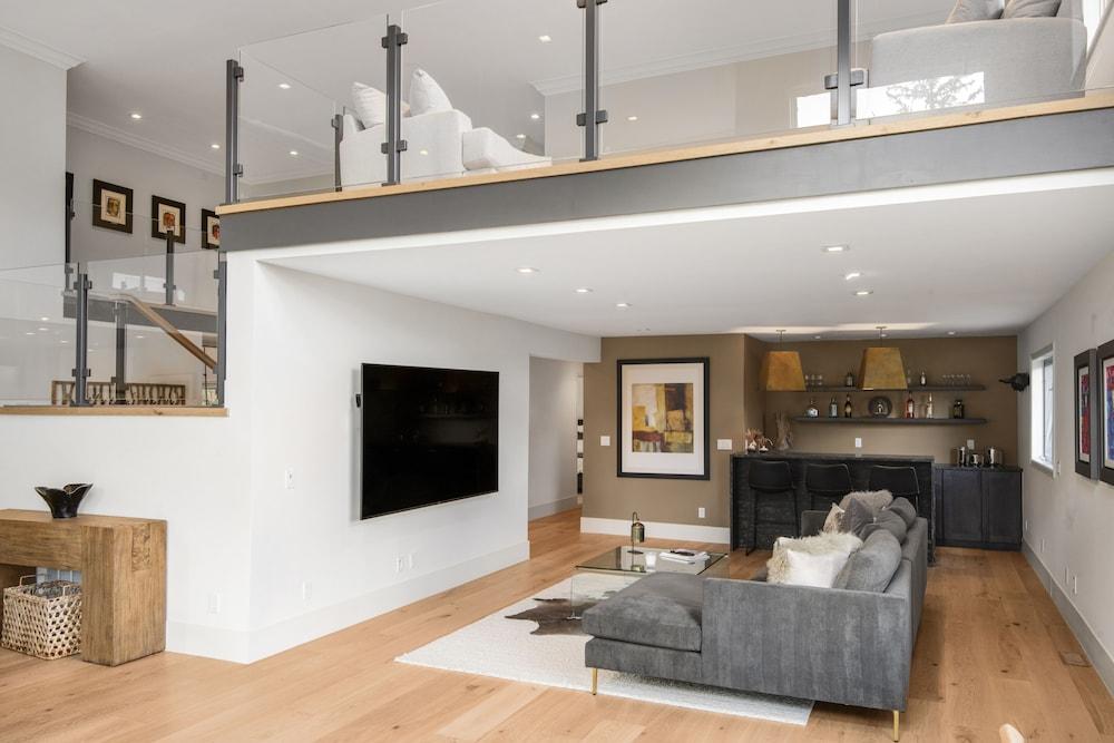 Modern Beaver Creek Private House