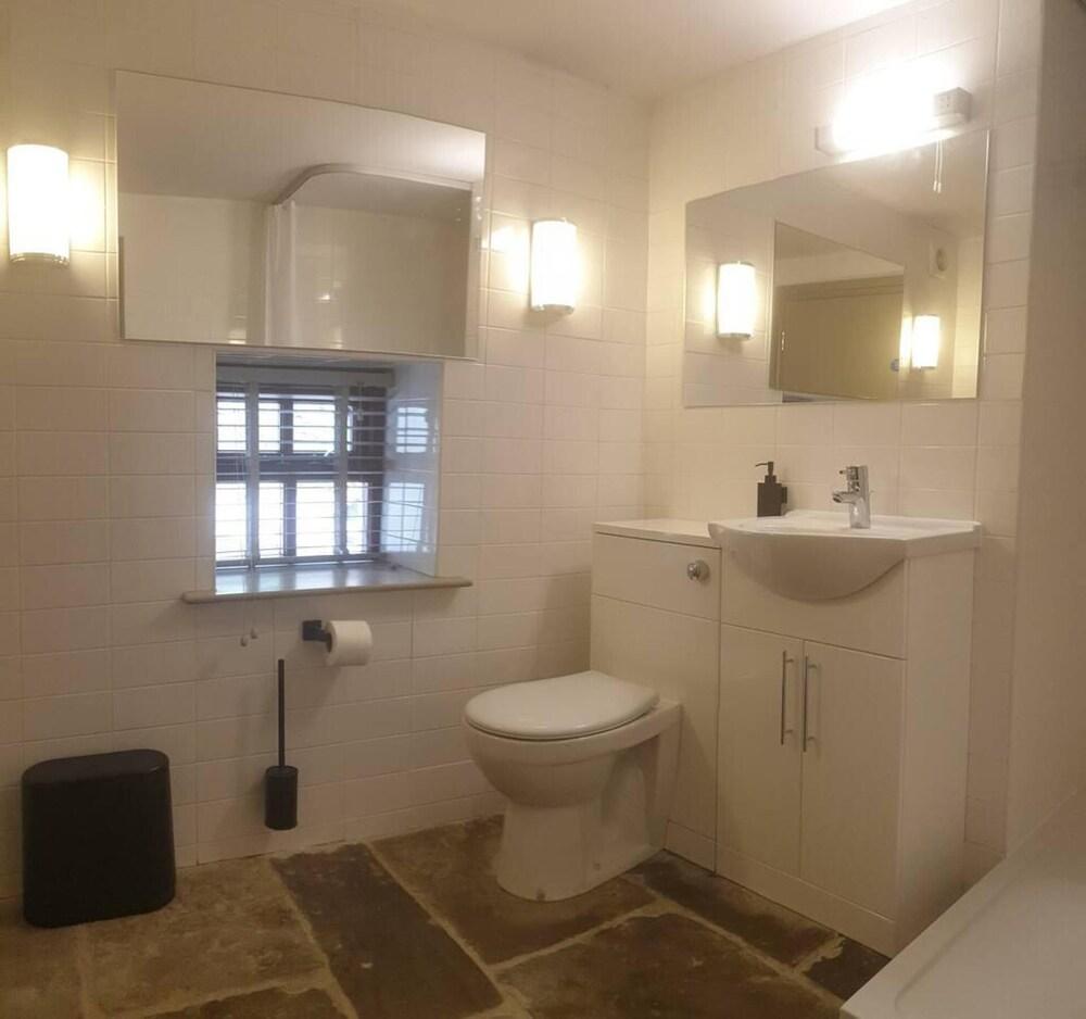 Pemberton - Suite in Canalside Guesthouse