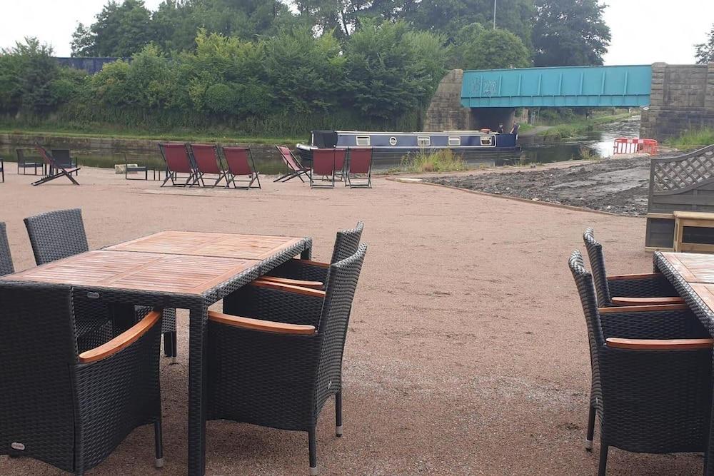 Pemberton - Suite in Canalside Guesthouse