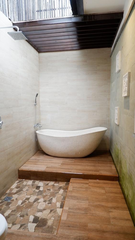 The Soendari by Dwaraloka