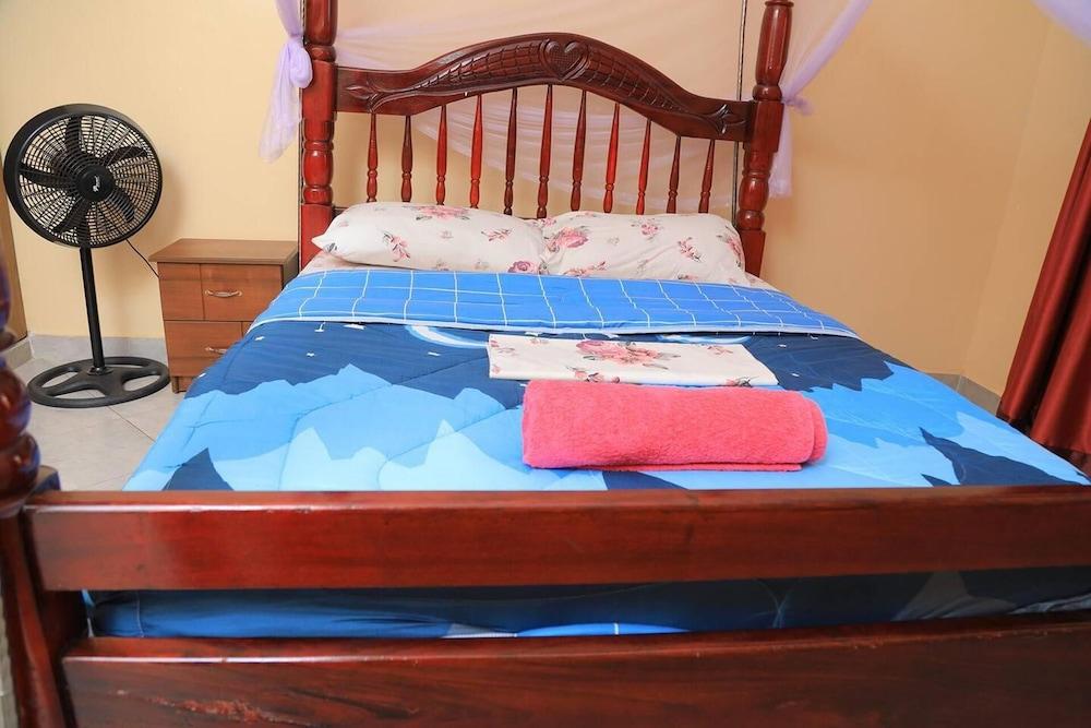 Kampala - Apartment - Sleeps 4 - Parking