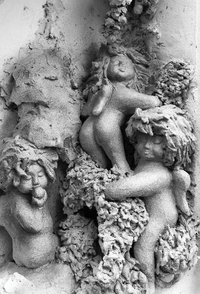 Captivating Studio Apartment in Mexilhoeira Grande