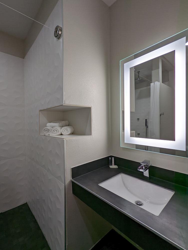 Crystal Inn Jacinto City