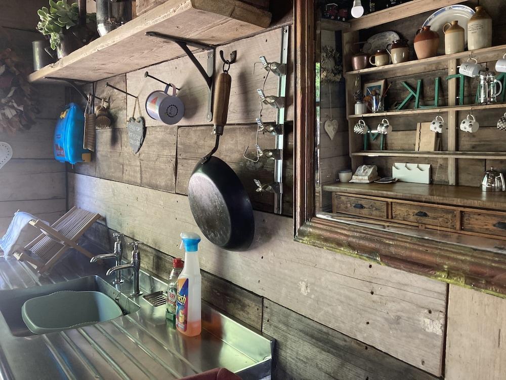 Outstandingly Situated Cosy Shepherds Hut