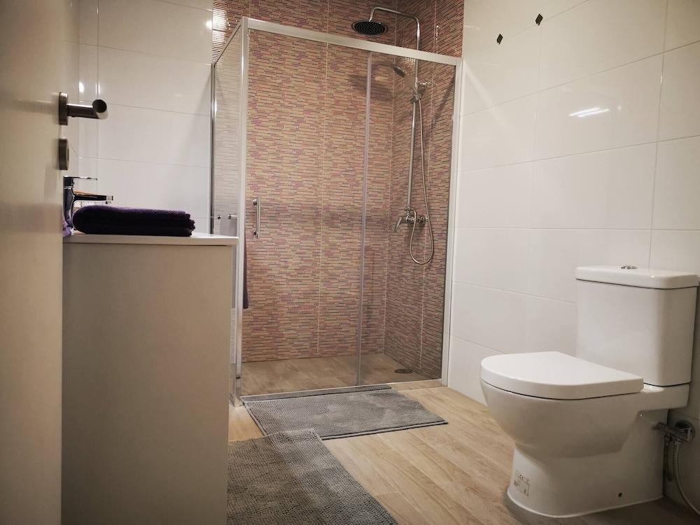 "room in Guest Room - Luxury Room For 6 - Guesthouse"