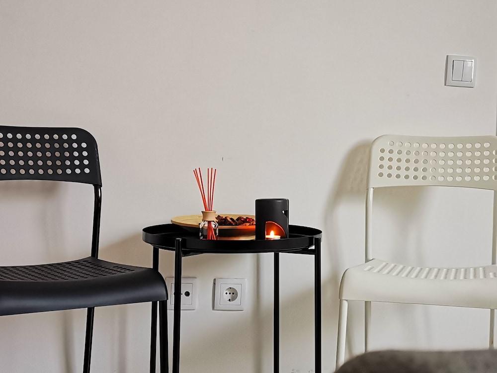 Private Couple Room On Caparica Poshtel