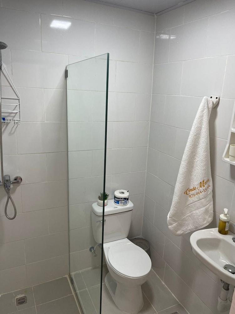 Room-central 1bd and Bth With Common Pic