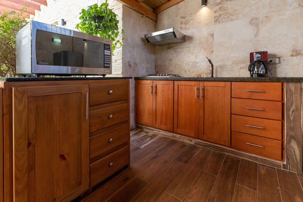 Room in Guest Room - Nice 1br-1bt With Common Picuzzi