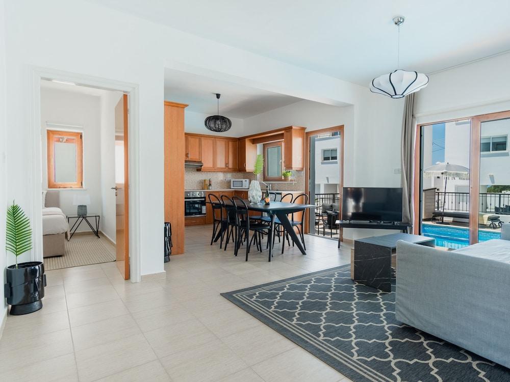 Sanders White Mountains - Ideal Villa With Pool