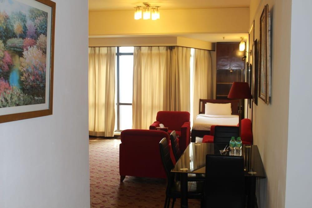 KL Service Suite at Times Square