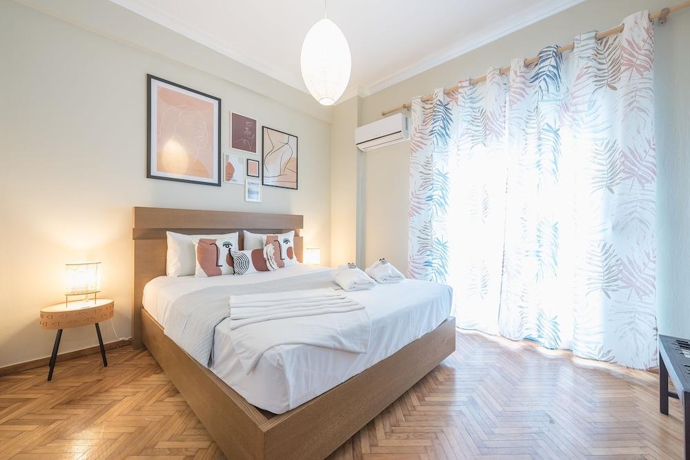 Supreme Suite with balcony by Cloudkeys