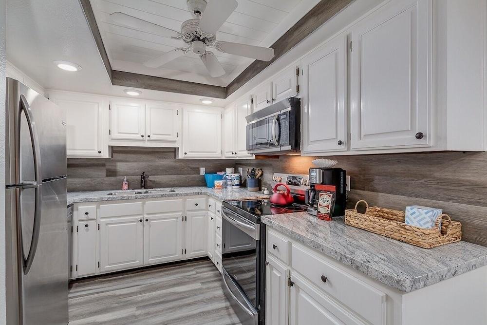 Stunning Golf And Water Views With Large Patio! Biltmore Terrace! 1 Bedroom Condo by RedAwning