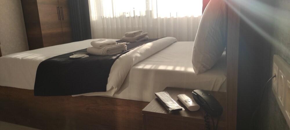 ACAR AIRPORT PLUS HOTEL