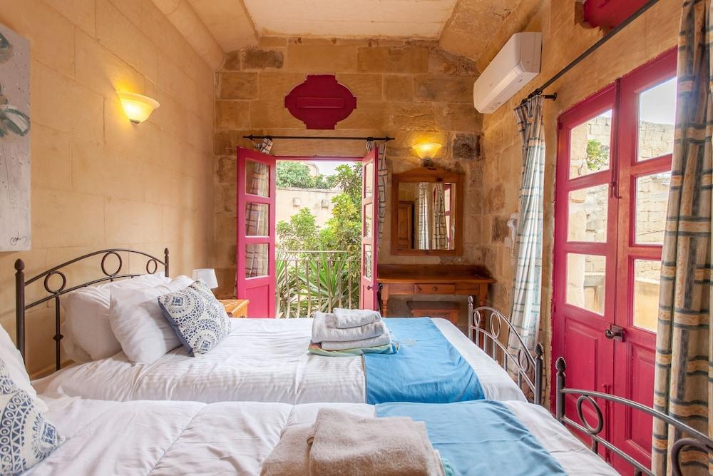 Gozitan Farmhouse Pool &amp; Jacuzzi - PP 2