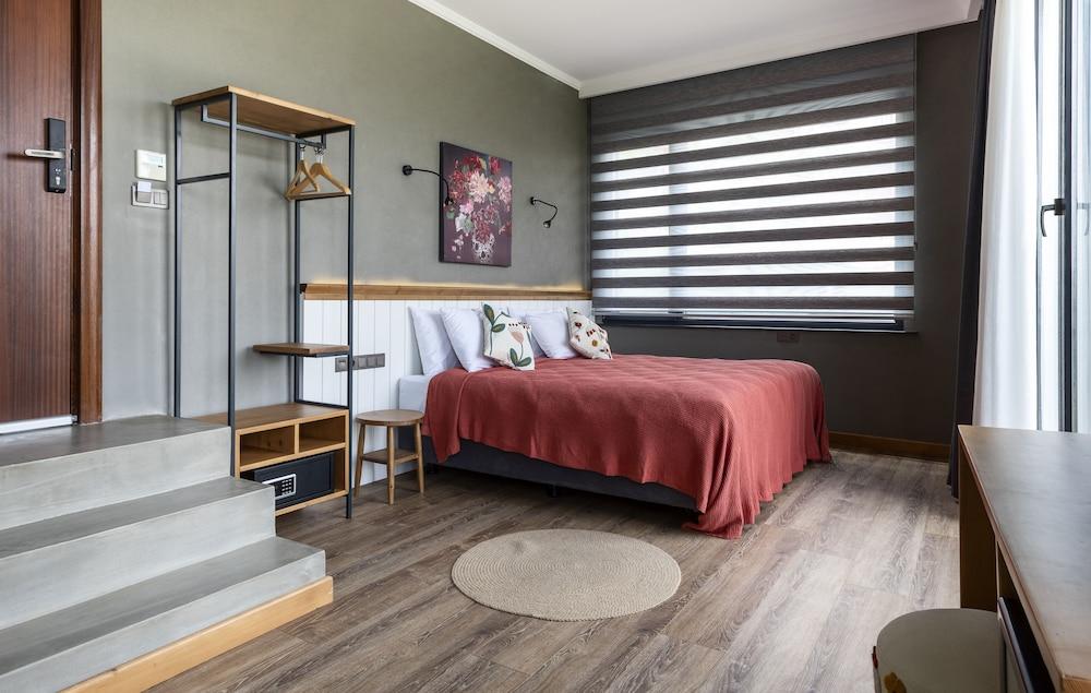 Istanbul Old City Colorful Houses Balat PETRION Hotel