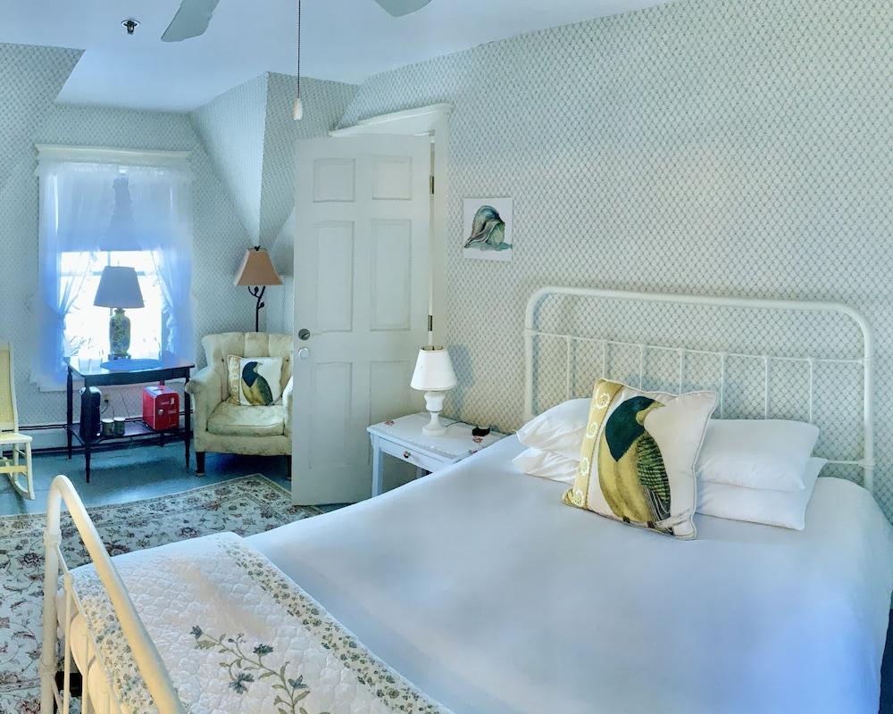 Elsa's Inn on the Harbor