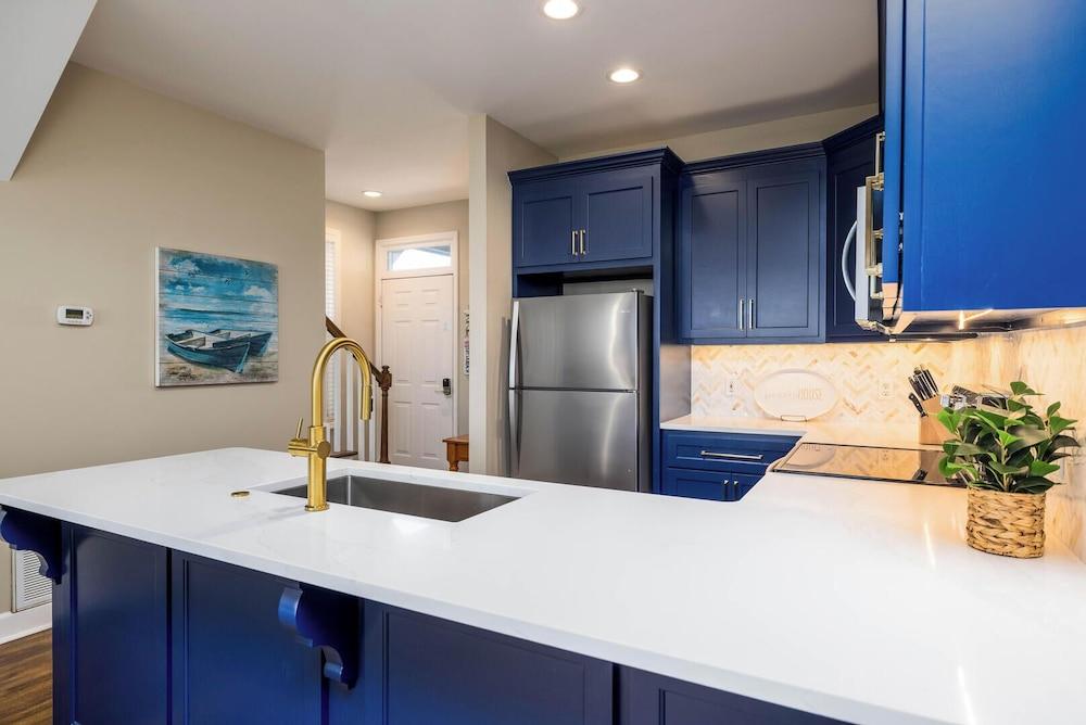 Charleston-style Row House Featured on Hgtv w/ Wifi & Creek Views