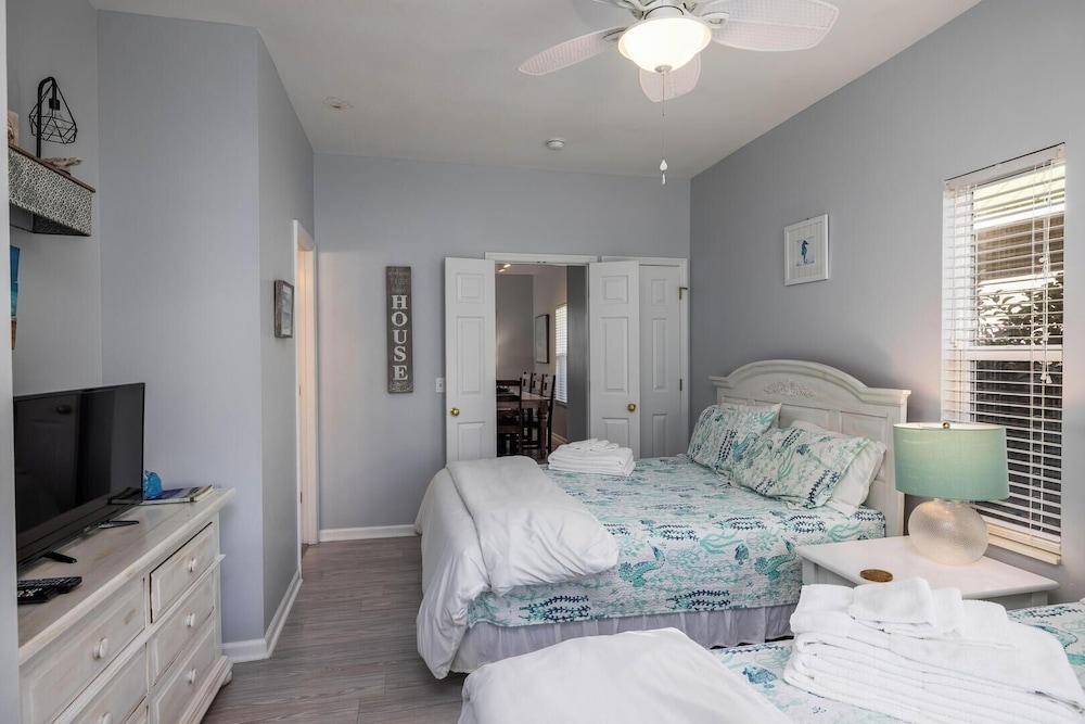 Newly Updated Cottage w/ Amazing Golf Course Views - Near Marina & Beach