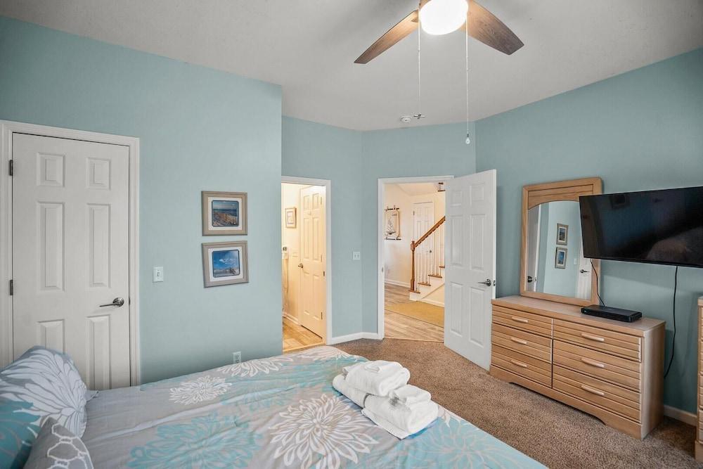 Two-story Family Home w/ Views of Inlet & Island - Pet Friendly