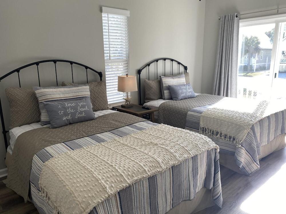 Lovely Two-story Golf Cottage Located in the Heart of Fripp Island